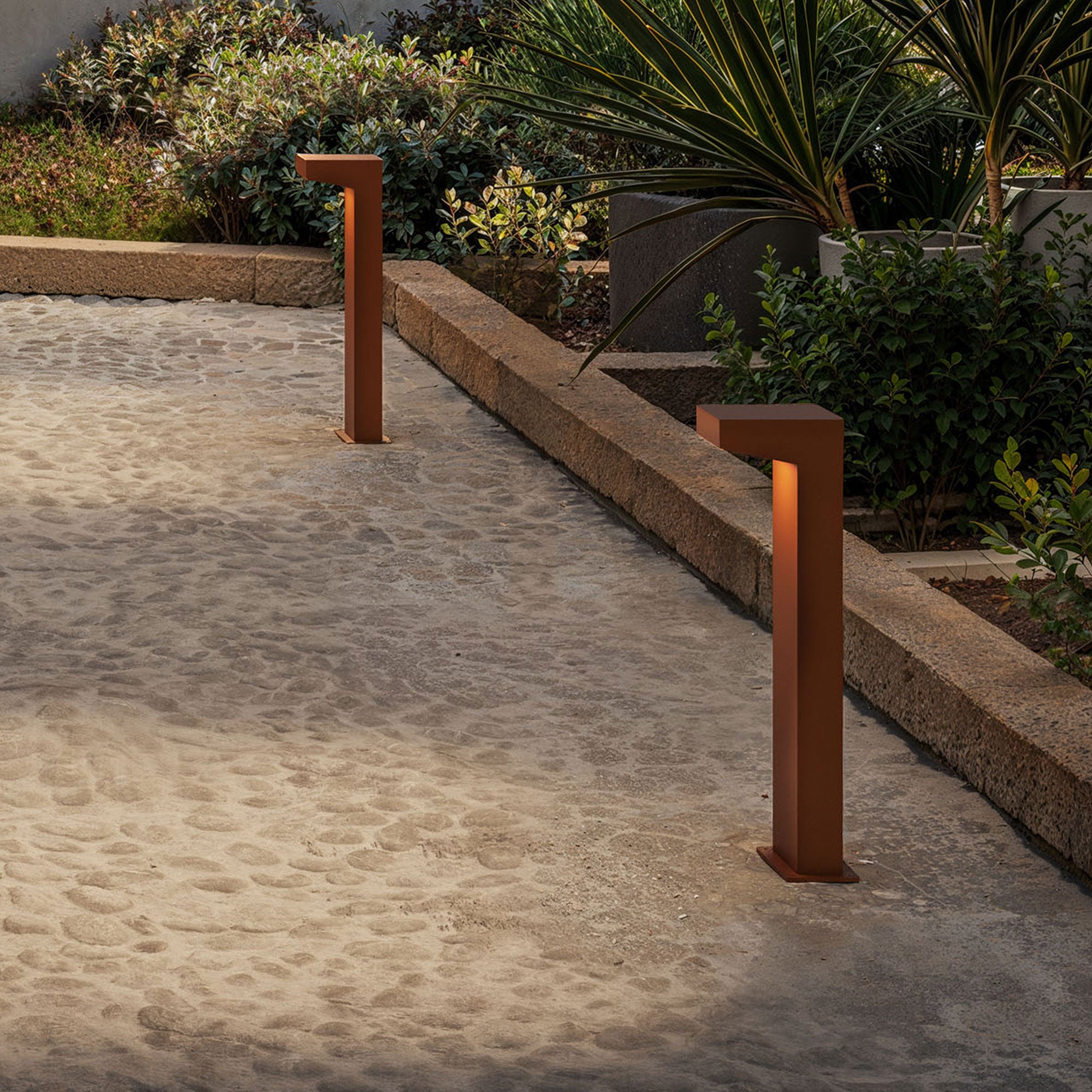 Forward bollard with asymmetrical light | Zafferano