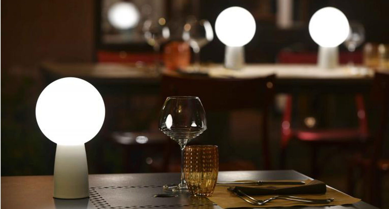 Nuova lampada da tavolo a batteria portatile e ricaricabile Olimpia